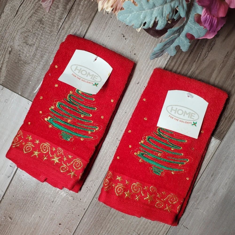 NWT HOME for the Holidays 2pc Christmas Tree Fingertip Towel Bundle Red Green